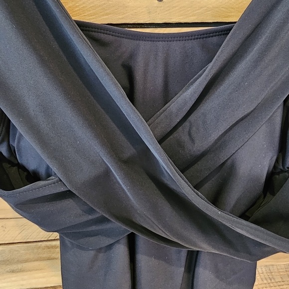 Meet.Curve black crisscross off the shoulder one piece swimsuit in size XL - Picture 3 of 9